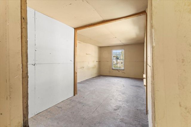 102 W Schmitt Road, Rossville, GA 30741