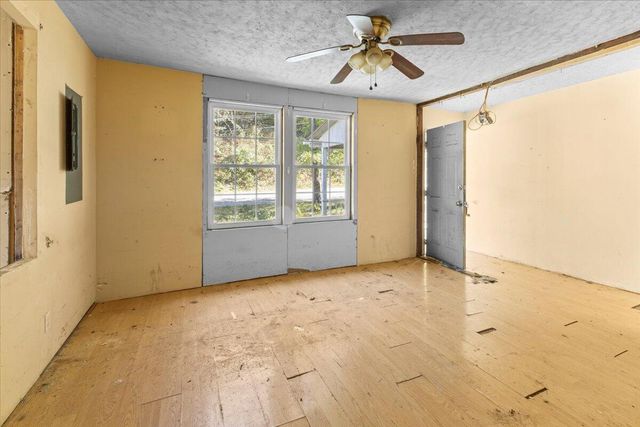 102 W Schmitt Road, Rossville, GA 30741