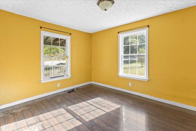 102 W Schmitt Road, Rossville, GA 30741