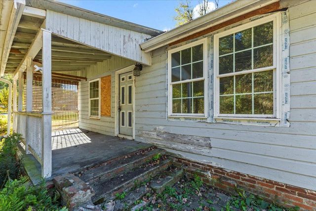 102 W Schmitt Road, Rossville, GA 30741