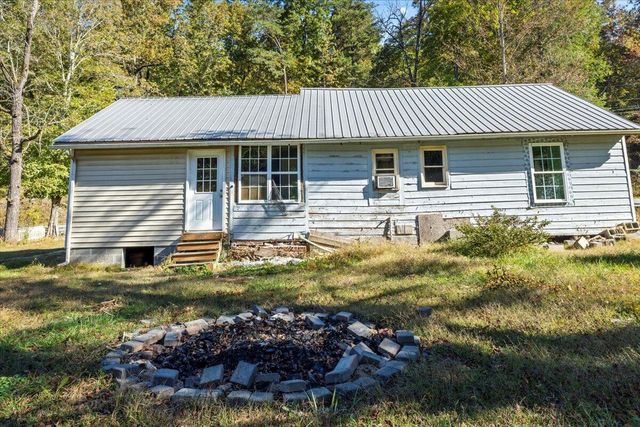 102 W Schmitt Road, Rossville, GA 30741