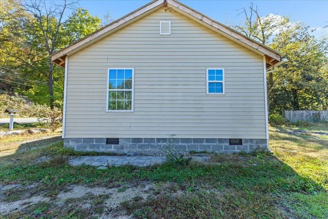 102 W Schmitt Road, Rossville, GA 30741