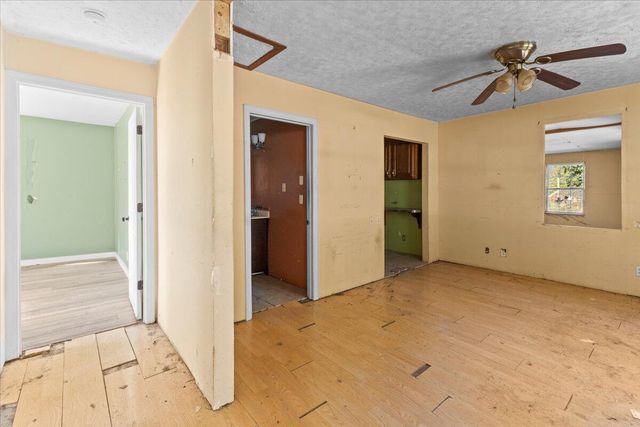 102 W Schmitt Road, Rossville, GA 30741