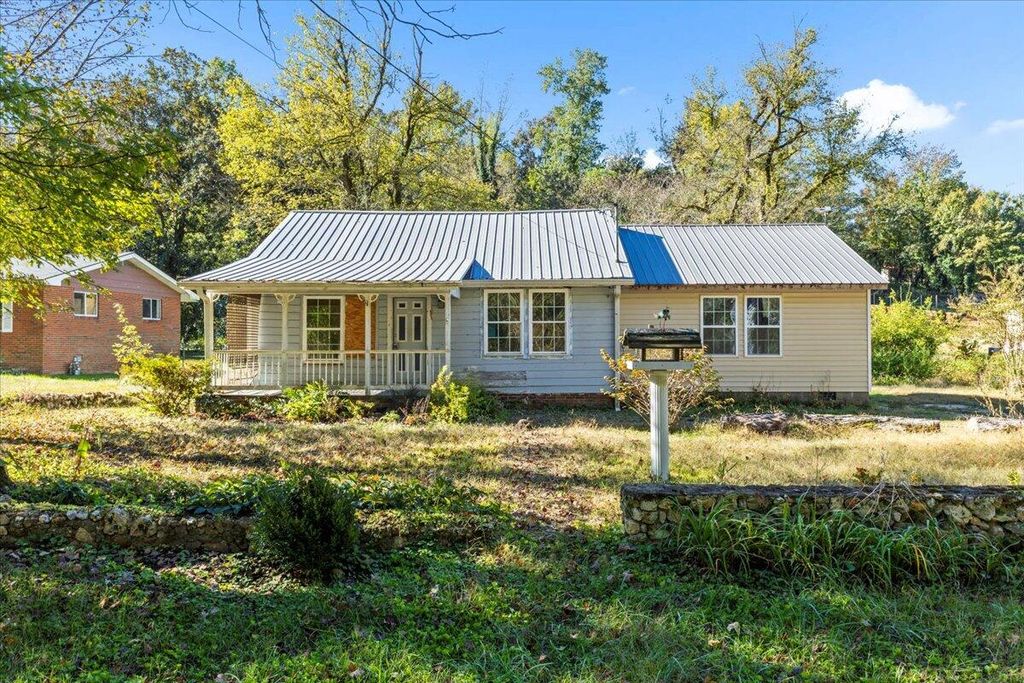 102 W Schmitt Road, Rossville, GA 30741
