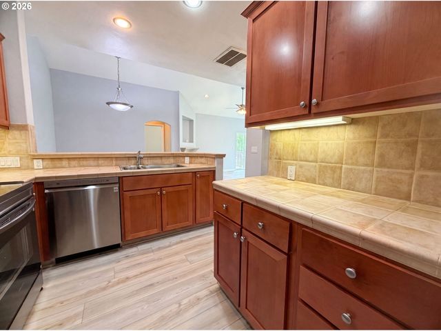 5155 SUMMERLINN Way, West Linn, OR 97068
