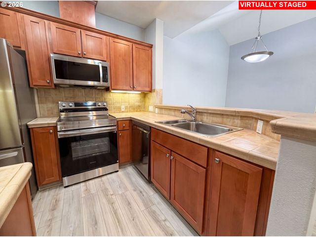 5155 SUMMERLINN Way, West Linn, OR 97068