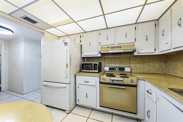 600 THREE ISLANDS Boulevard 301, Hallandale Beach, FL 33009