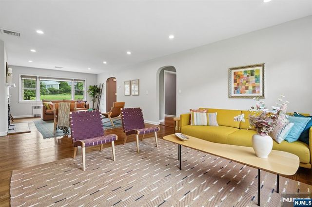 70 Kingwood Drive, Little Falls, NJ 07424