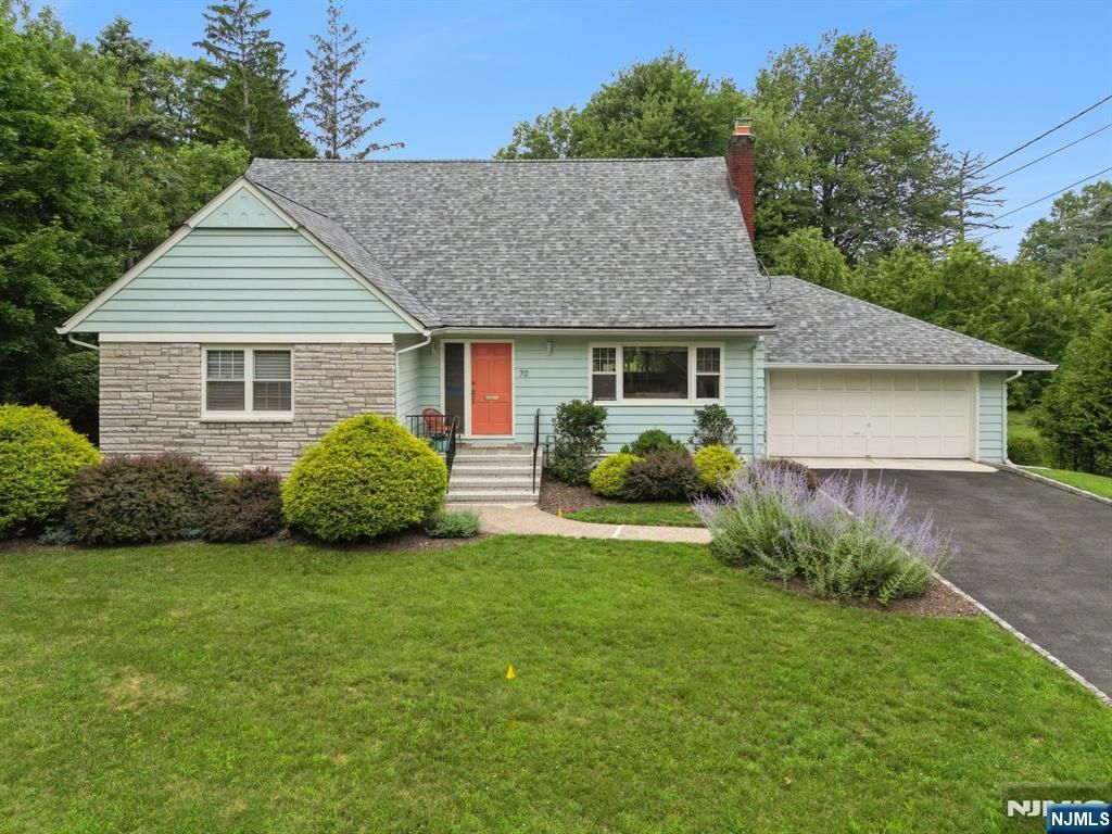 70 Kingwood Drive, Little Falls, NJ 07424
