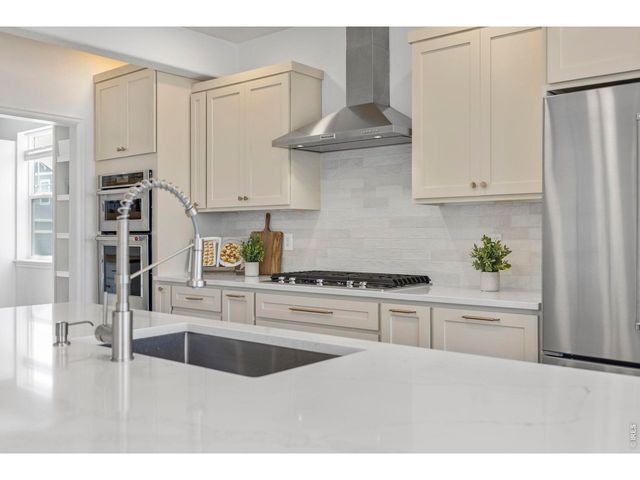 1833 Cheyenne Ct, Lafayette, CO 80026