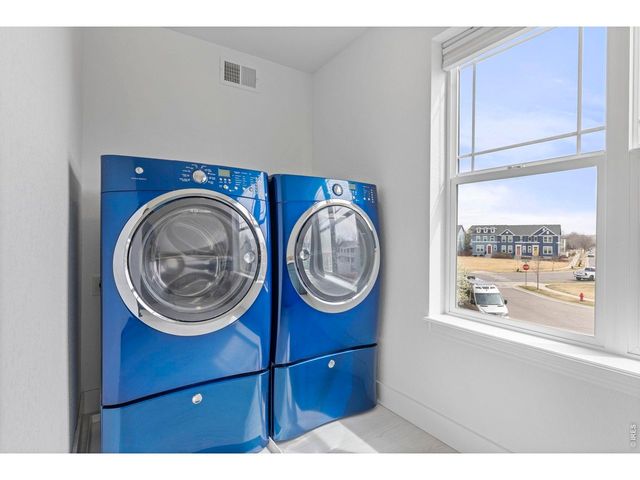 1833 Cheyenne Ct, Lafayette, CO 80026