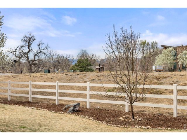 1833 Cheyenne Ct, Lafayette, CO 80026