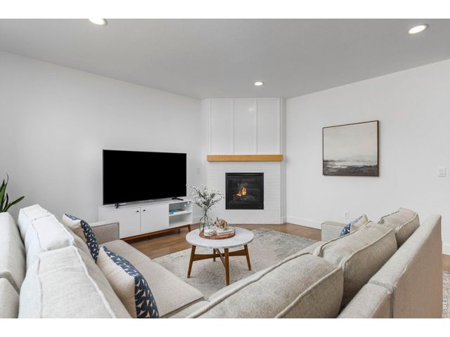 1833 Cheyenne Ct, Lafayette, CO 80026