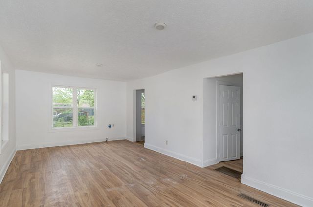 2631 W Madison Street, Springfield, MO 65802