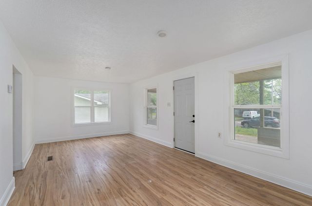 2631 W Madison Street, Springfield, MO 65802