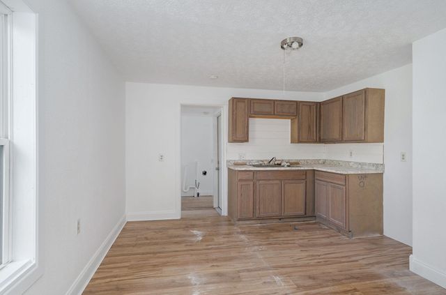 2631 W Madison Street, Springfield, MO 65802