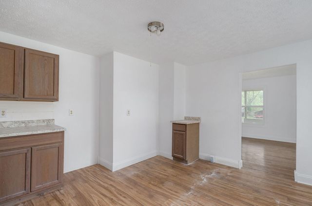 2631 W Madison Street, Springfield, MO 65802