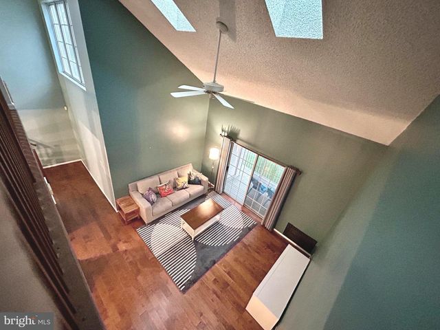 904B OLIPHANT LN, Mount Laurel, NJ 08054