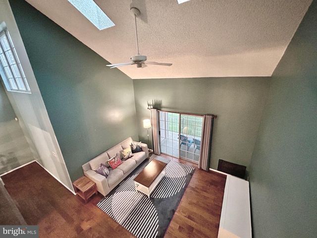 904B OLIPHANT LN, Mount Laurel, NJ 08054