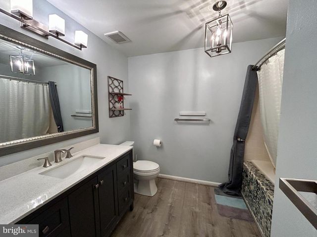 904B OLIPHANT LN, Mount Laurel, NJ 08054