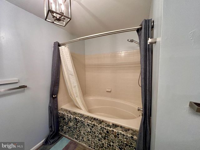 904B OLIPHANT LN, Mount Laurel, NJ 08054