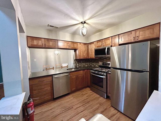 904B OLIPHANT LN, Mount Laurel, NJ 08054