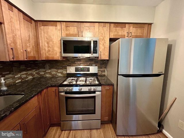 904B OLIPHANT LN, Mount Laurel, NJ 08054