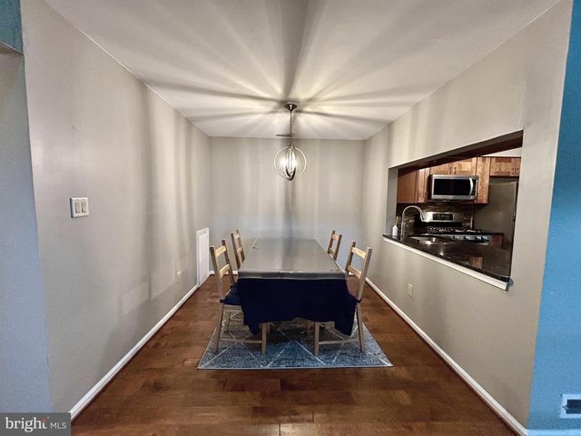 904B OLIPHANT LN, Mount Laurel, NJ 08054