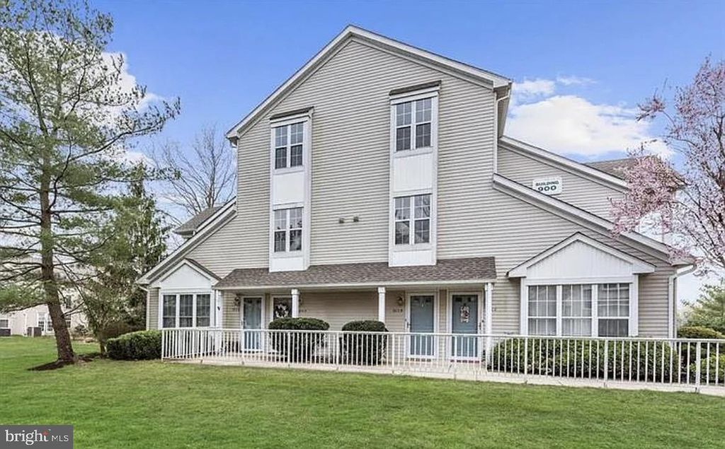 904B OLIPHANT LN, Mount Laurel, NJ 08054