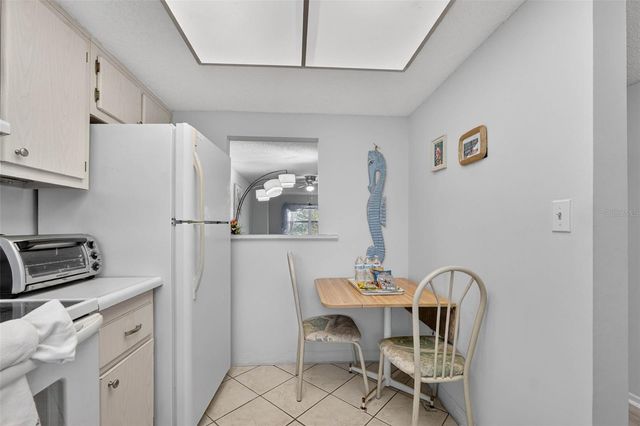 1524 LAKEVIEW ROAD 402, Clearwater, FL 33756