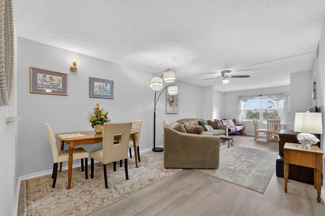 1524 LAKEVIEW ROAD 402, Clearwater, FL 33756