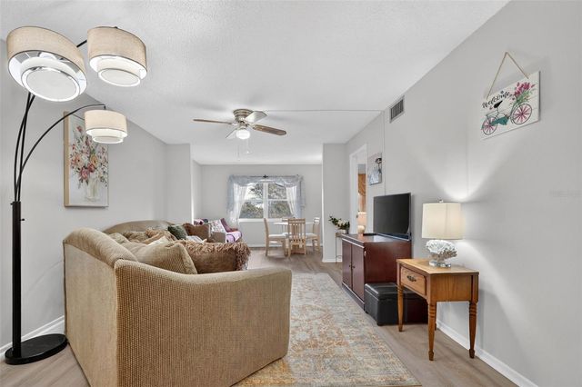 1524 LAKEVIEW ROAD 402, Clearwater, FL 33756