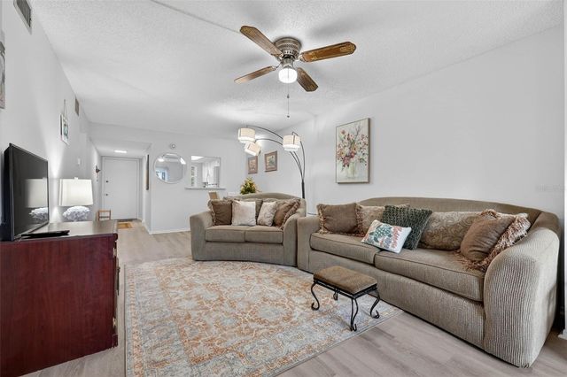 1524 LAKEVIEW ROAD 402, Clearwater, FL 33756