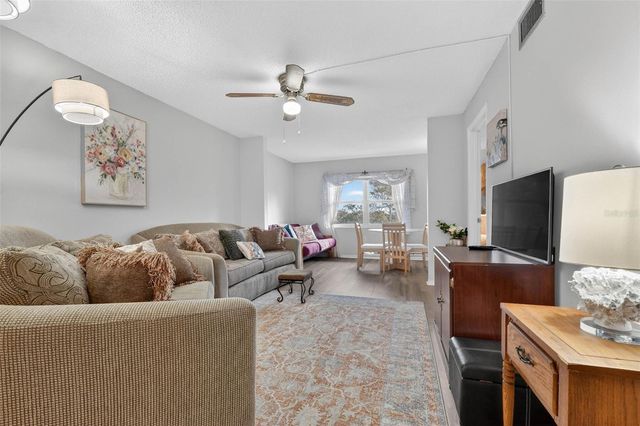 1524 LAKEVIEW ROAD 402, Clearwater, FL 33756