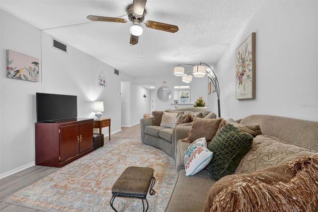 1524 LAKEVIEW ROAD 402, Clearwater, FL 33756