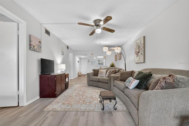 1524 LAKEVIEW ROAD 402, Clearwater, FL 33756