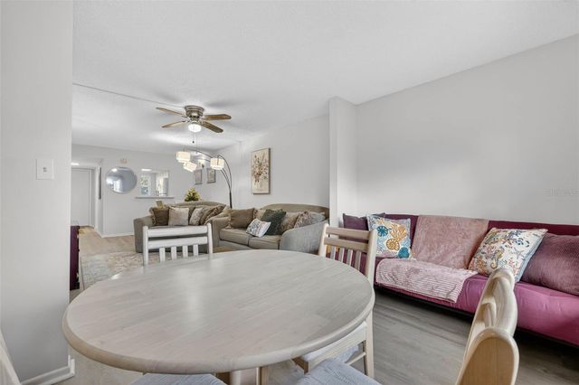 1524 LAKEVIEW ROAD 402, Clearwater, FL 33756