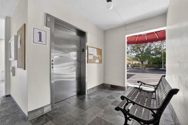 1524 LAKEVIEW ROAD 402, Clearwater, FL 33756