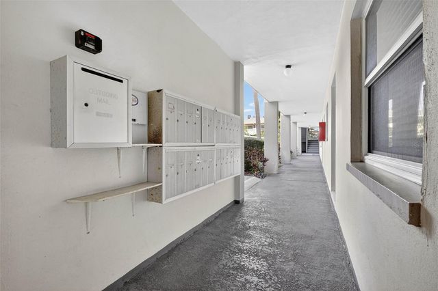 1524 LAKEVIEW ROAD 402, Clearwater, FL 33756