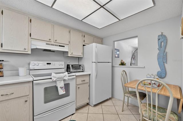 1524 LAKEVIEW ROAD 402, Clearwater, FL 33756