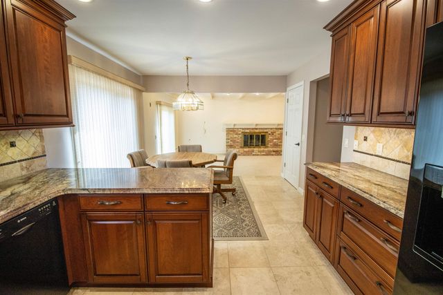 11651 Kings Charter Road, Grand Blanc, MI 48439