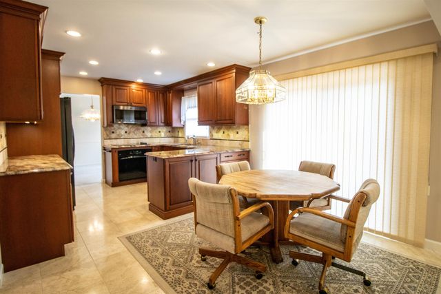 11651 Kings Charter Road, Grand Blanc, MI 48439