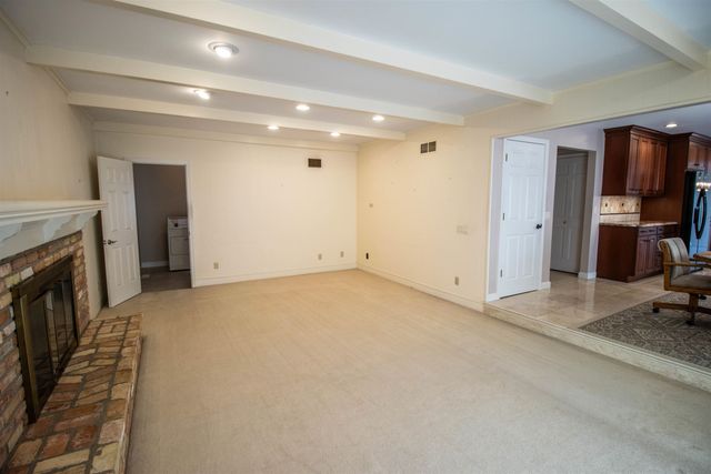 11651 Kings Charter Road, Grand Blanc, MI 48439