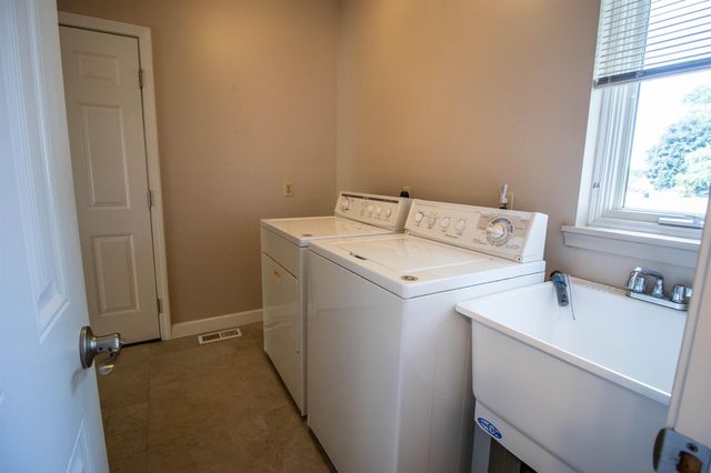 11651 Kings Charter Road, Grand Blanc, MI 48439