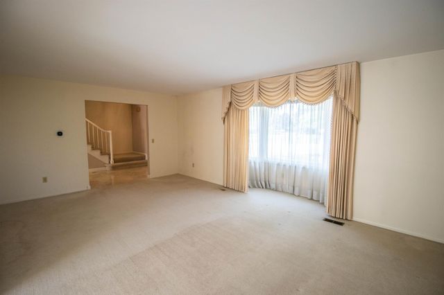 11651 Kings Charter Road, Grand Blanc, MI 48439