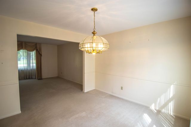 11651 Kings Charter Road, Grand Blanc, MI 48439