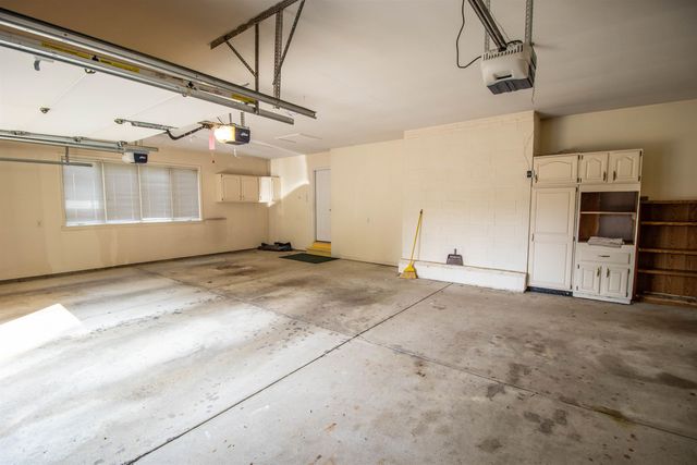 11651 Kings Charter Road, Grand Blanc, MI 48439