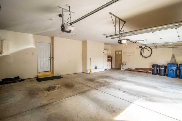 11651 Kings Charter Road, Grand Blanc, MI 48439