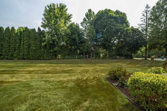 11651 Kings Charter Road, Grand Blanc, MI 48439