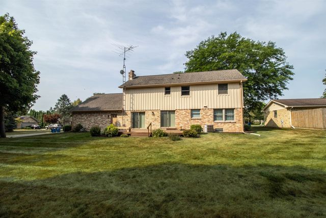 11651 Kings Charter Road, Grand Blanc, MI 48439